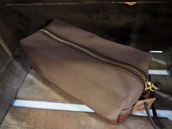 Dry Wax Canvas Dopp Kit in Tobacco