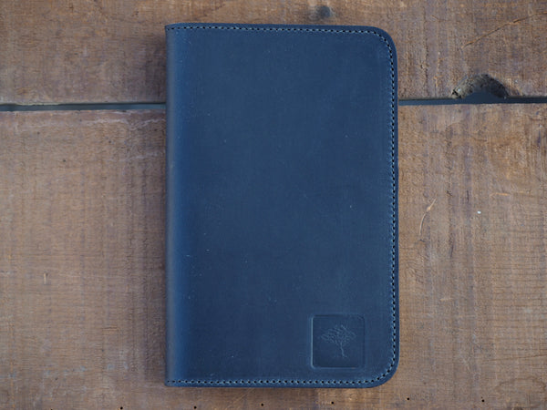 Field Notes/Passport Wallet in Navy Chromexcel