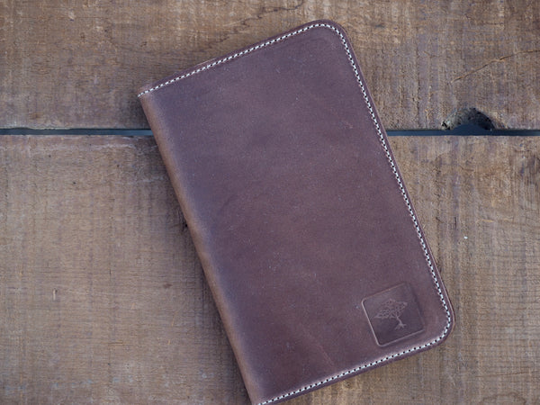 Field Notes/Passport Wallet in Natural Chromexcel